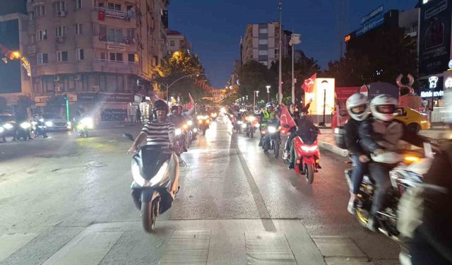 Manisalı motorculardan 19 Mayıs korteji