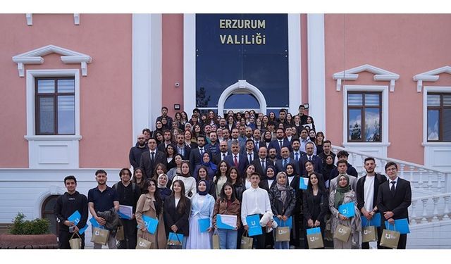 Vali Çiftçi’den Palandöken Ekonomi Forumu’nda görev alan ETÜ’lülere jest