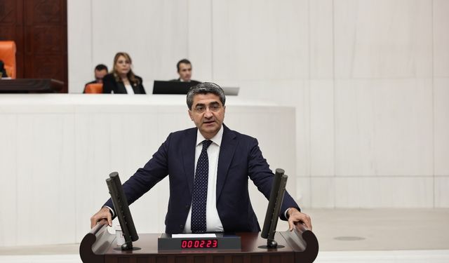 Ekmen: “Beyin Göçü Türkiye’nin En Yakıcı Beka Sorunudur”