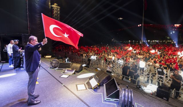Mersin’de Simge Konseriyle 19 Mayıs Coşkusu Zirveye Taştı