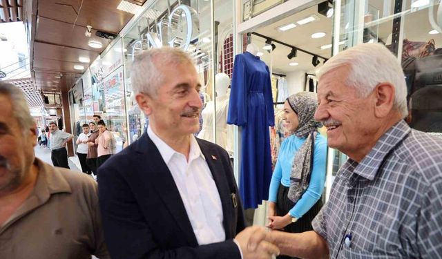 Başkan Tahmazoğlu vatandaş ve esnaf ile iç içe