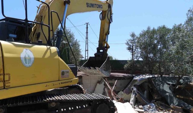 Çanakkale’de 21 kaçak yapı yıkıldı