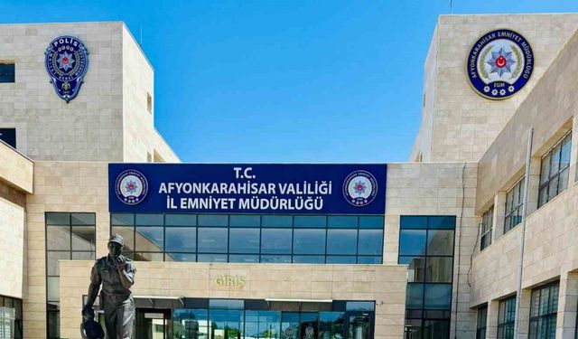 Dolandırıcılık suçundan aranan şahsı polis yakaladı