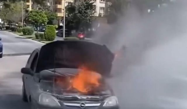 Gaziantep’te seyir halindeki otomobil alev aldı