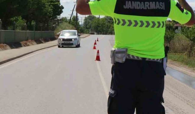 Jandarmadan trafik mesaisi: 6 ayda 809 bin 275 araç denetlendi