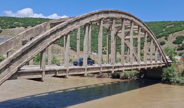 Pülümürlüler depremde yıkılma riski bulunan Mutu Köprüsü’nün yenilenmesini istiyor