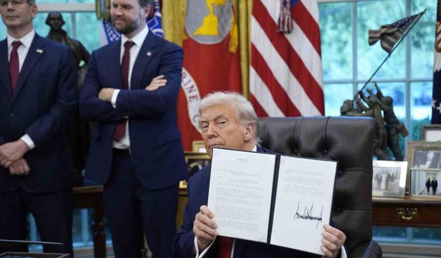 ABD Başkanı Trump: "1 Ekim’den itibaren ağır kamyon ithalatına yüzde 25 gümrük vergisi uygulanacak"