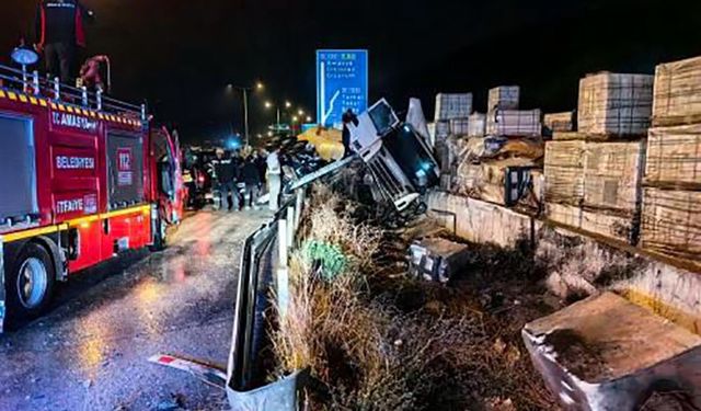 Amasya’da tanker devrildi: 1 yaralı