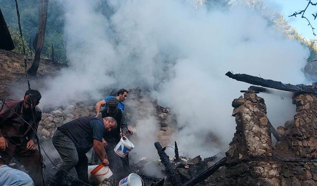 Artvin Yusufeli’de yangın: Ev, ahır ve samanlık kül oldu