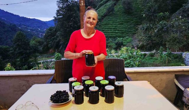Artvin’de asırlık gelenek sürüyor: Kadınlar kışa üzüm pekmeziyle hazırlanıyor
