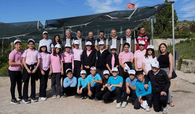 Artvin’de öğrencilere fidan üretimi anlatıldı