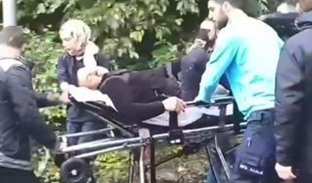 Borçka’da sel bölgesinde yaralanan kişi ambulansa ulaştırıldı