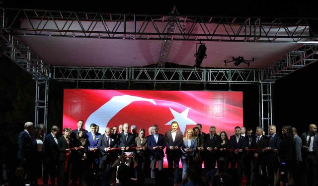 CHP Genel Başkanı Özel, Uşak Belediyesi Ferdi Zeyrek Amfi Salonu açılışına katıldı