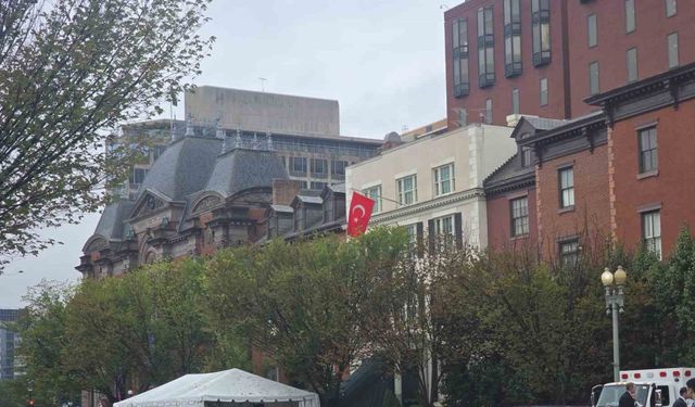 Cumhurbaşkanı Erdoğan’ın konakladığı Blair House’a Türk bayrağı çekildi