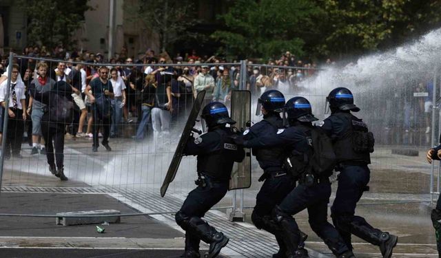 Fransa’daki protestolarda gözaltı sayısı 473’e yükseldi