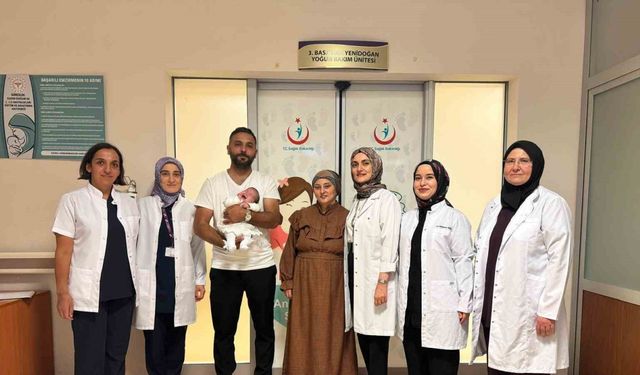 Giresun’da 440 gram doğan Buğlem bebek yaşama tutundu