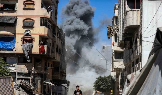 İsrail, Gazze’de yerinden edilmiş Filistinlileri hedef aldı: 62 ölü