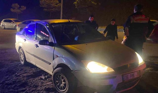 Kırıkkale’de otomobil refüje çarptı: 4 yaralı