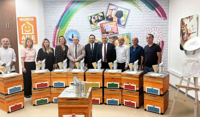 Migros Aile Kulübü’nden kursiyerlere arıcılık başlangıç seti desteği