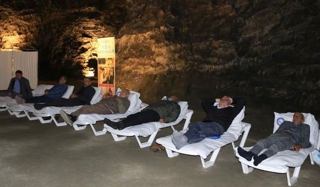 Nefes alabilmek için yerin 150 metre altında şifa arıyorlar