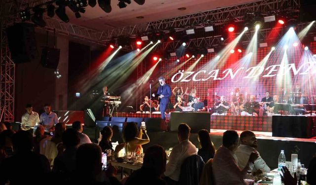 Özcan Deniz Kapadokya’da sahne aldı
