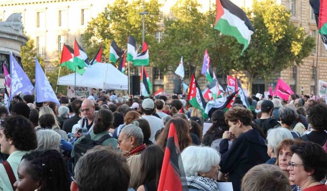Paris’te binlerce kişi İsrail’in Gazze’ye saldırılarını protesto etti: "Katil Netanyahu, Filistin Filistinlilerindir"