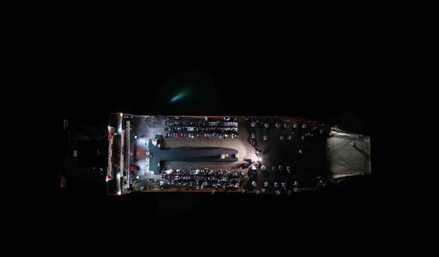 Türkiye’de ilk kez baraj gölü üzerinde, feribot içerisinde defile düzenlendi