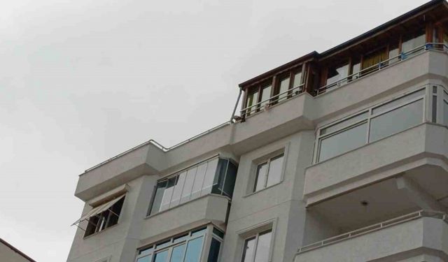 Ünlü sanatçı Güllü evinin terasından düşerek hayatını kaybetti