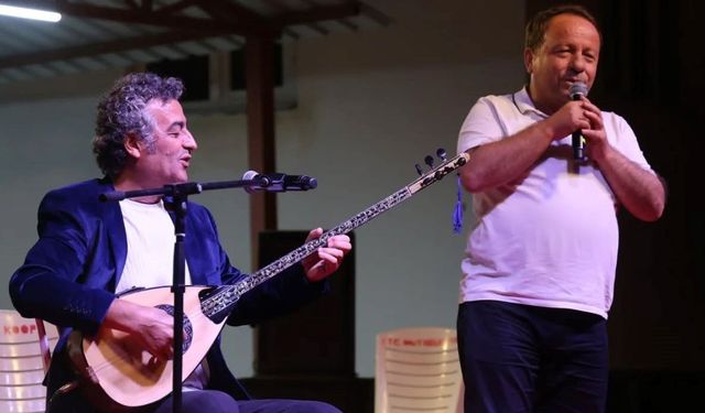 Karacaoğlan Gecesinde Başkan Orhan’dan Sürpriz Düet