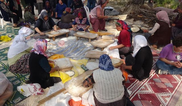 Erdemli’de 4 Asırlık Köyde İmece Usulü Gastronomi Şenliği