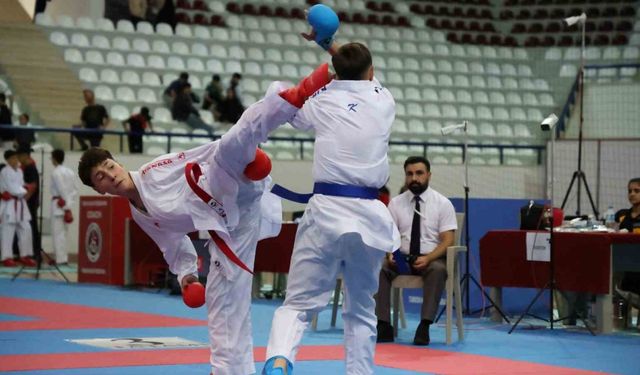 51 İlden bin 200 sporcu Elazığ’da karate için buluştu