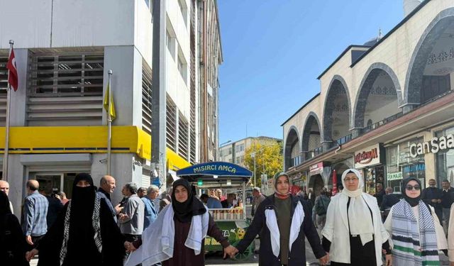 Ağrı’da kadınlar Gazze’ye destek için sessiz zincir oluşturdu