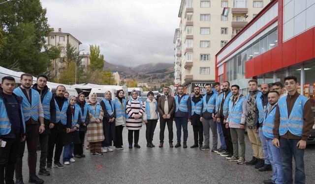 AK Parti İl Başkanı Küçükoğlu, pazar esnafında vatandaşlarla buluştu