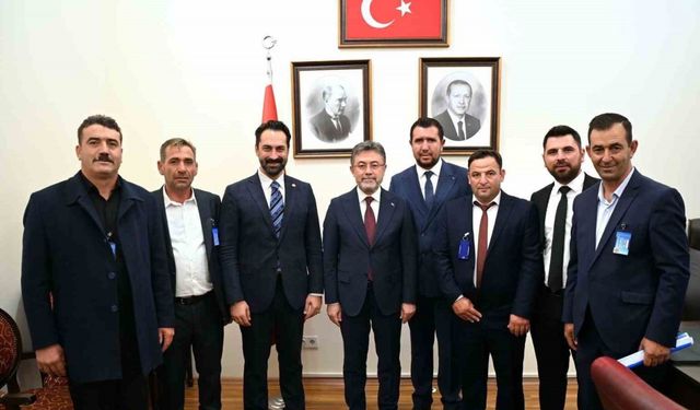 AK Parti’li Arınç, muhtarları Bakan Yumaklı ile buluşturdu