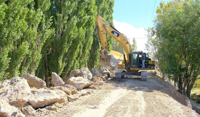 Akçaören yolunda altyapı güçlendirme çalışmaları sürüyor