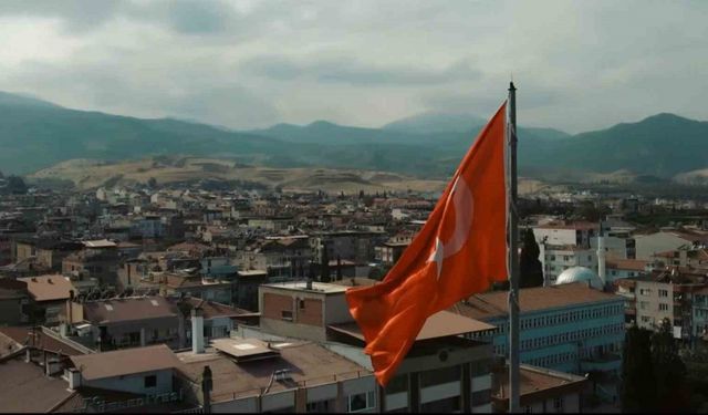 Alaşehir’de 7’den 70’e cumhuriyet sevgisi