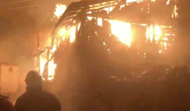 Alevlere teslim olan 3 ev küle döndü