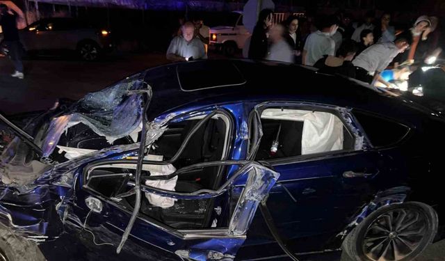 Amasya’da otomobil ile tır çarpıştı: 1’i ağır 5 yaralı