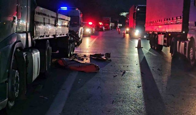 Anadolu Otoyolu’nda feci kaza: Genç tır şoförü lastik değiştirirken başka bir tırın altında kaldı