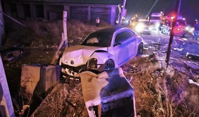 Araçta sıkışan sürücü kurtarıldı