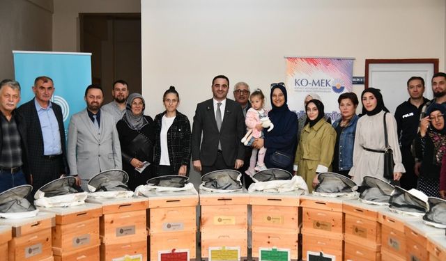 Arıcılık kursiyerlerine malzeme desteği