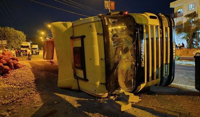 Arızalanan tırdan aşağı indi, hayatını kaybetti