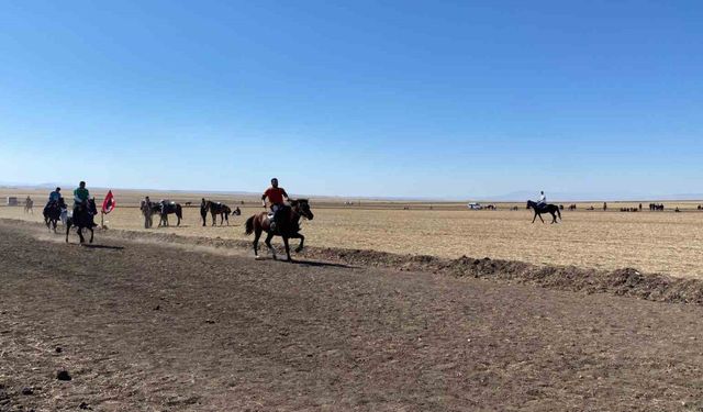 Arpaçay’da 4. Geleneksel Rahvan At Yarışları yapıldı
