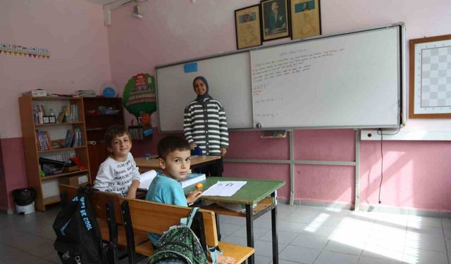 Artvin’de köy okulunda 5 öğrenci 2 öğretmenle eğitim devam ediyor