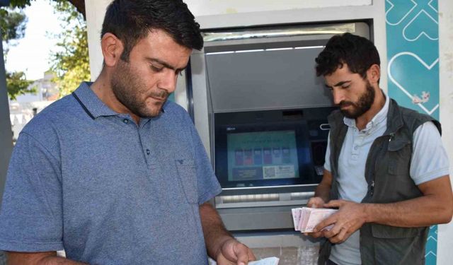 ATM’de buldukları paranın sahibini arıyorlar