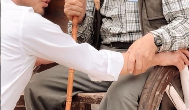 Babasının oğlu, yine gönüllere dokundu