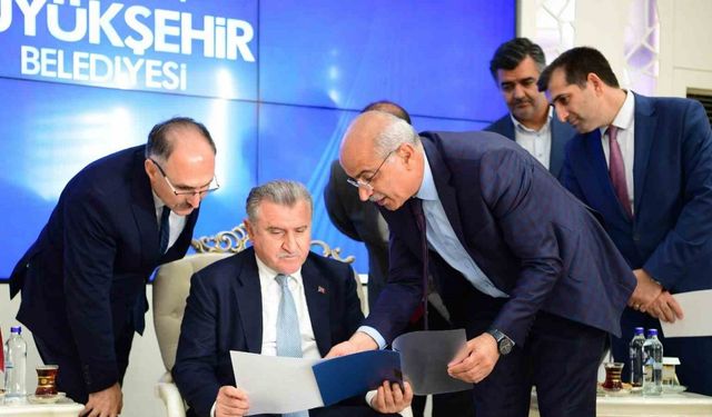 Bakan Bak: "Güzel projeler kazandırıldıkça gençlerimiz faydalanacak, desteklerimiz 2026’da da devam edecek"