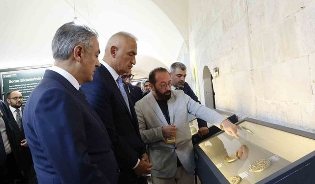 Bakan Ersoy, Mardin Kültür Yolu Festivali sergilerini gezdi