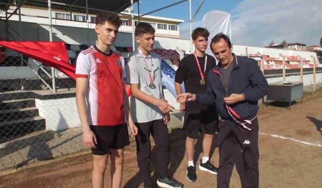 Balıkesir’de gençler Cumhuriyet Kupası için ter döktü