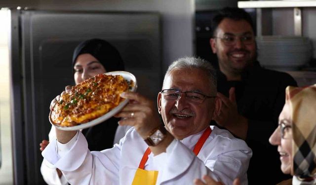 Başkan Büyükkılıç ve eşi, ünlü şeflerle Kayseri Yağlaması yaptı